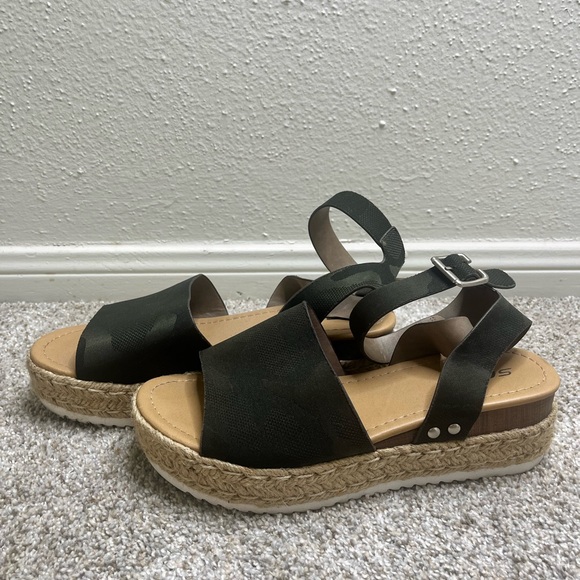 WOMEN'S SODA CLIP ESPADRILLE WEDGES - Picture 6 of 8